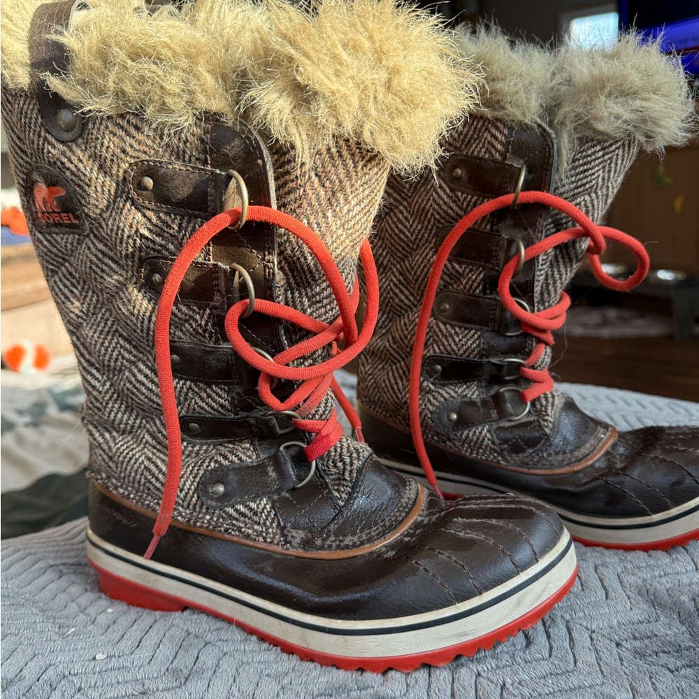 Sorel Joan of Arc Woman’s Fur-Lined Winter Boots; Size 8.5